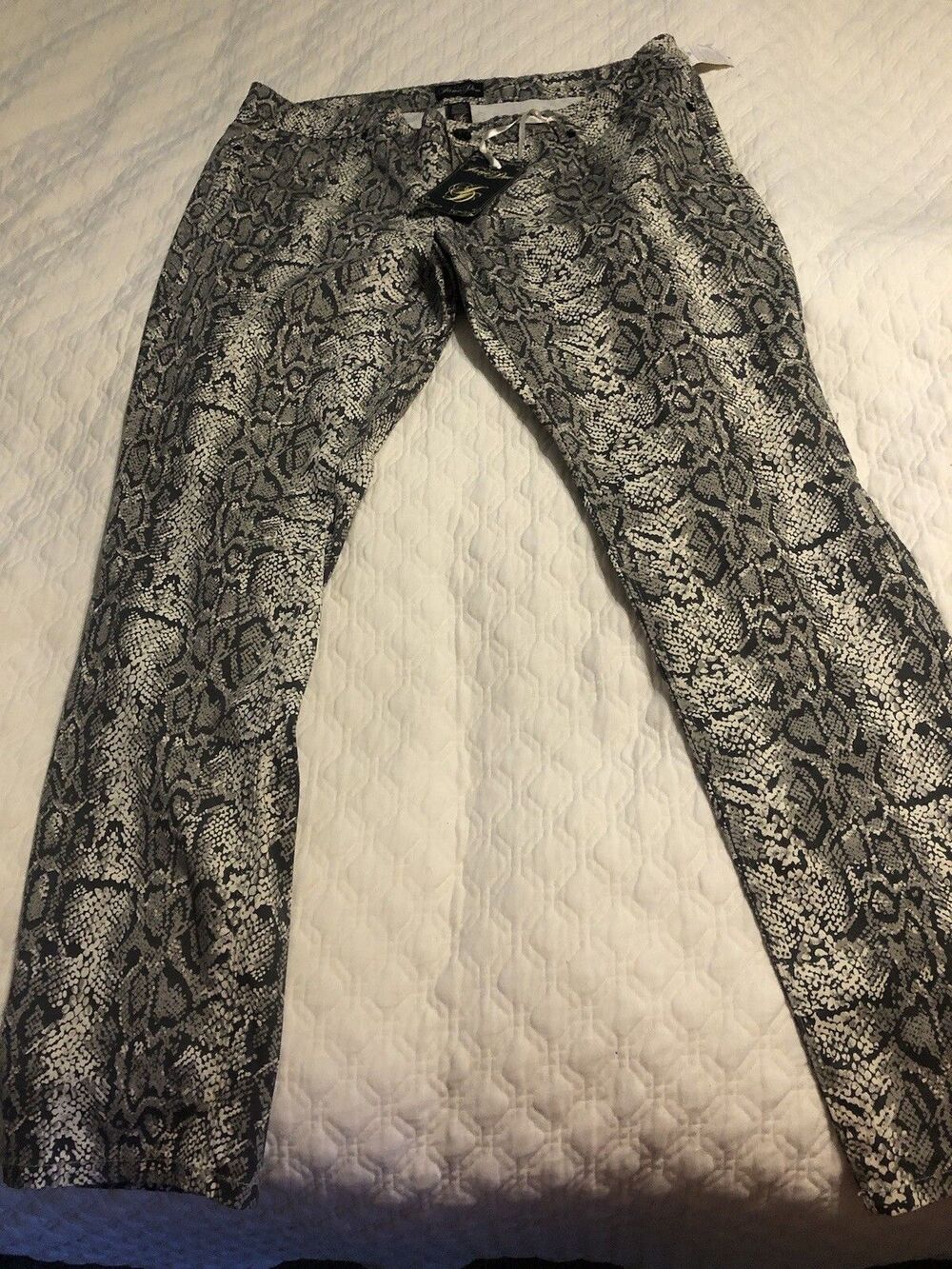 JANE DOE Women’s Snake Skin Print Detail Pocket Pants (20)